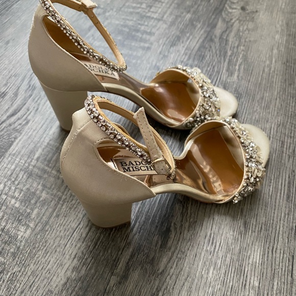 Badgley Mischka Finesse Heels, ivory satin wedding shoes, Size 6 - Picture 5 of 9